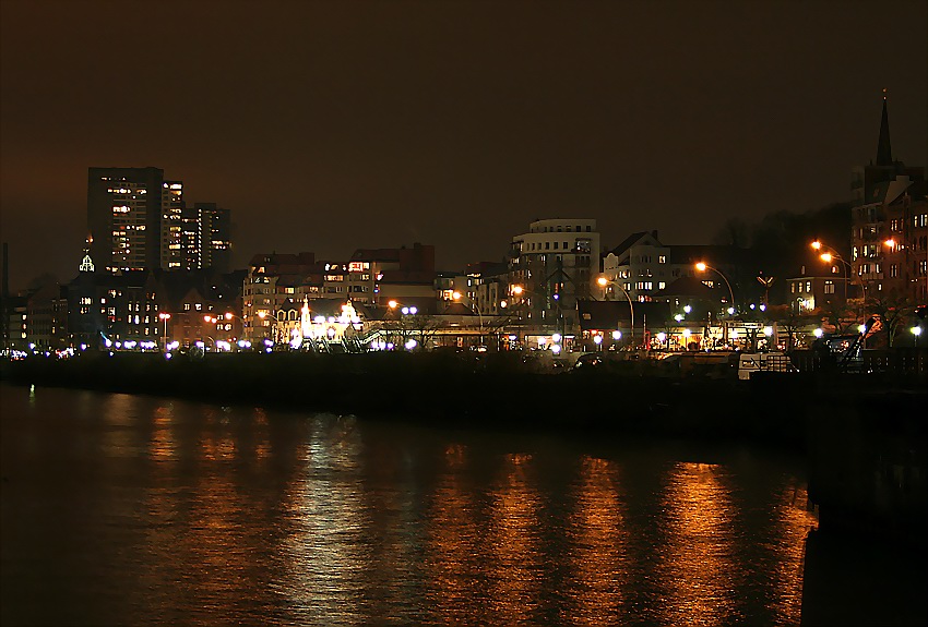 Hamburg port noc 1520215