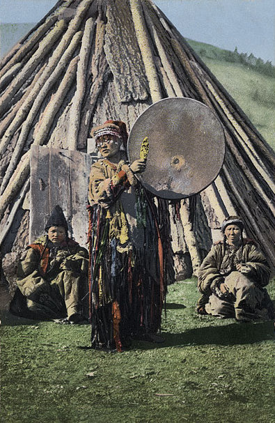SB_-_Altay_shaman_with_gong