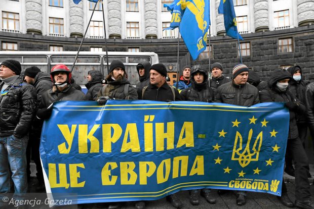 a z15062910Q,-Ukraina-to-Europa----flage-z-takim-napisem-mieli-
