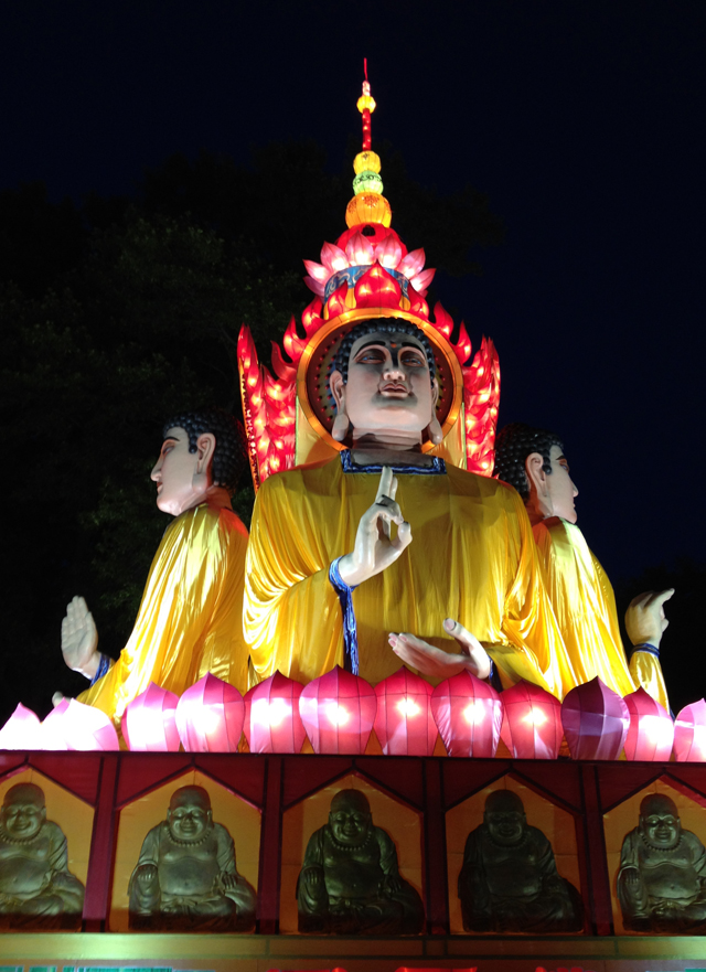 lantern-festival-missouri-botanical-garden-Buddha-night-photo-linda-wiggen-kraft-blog