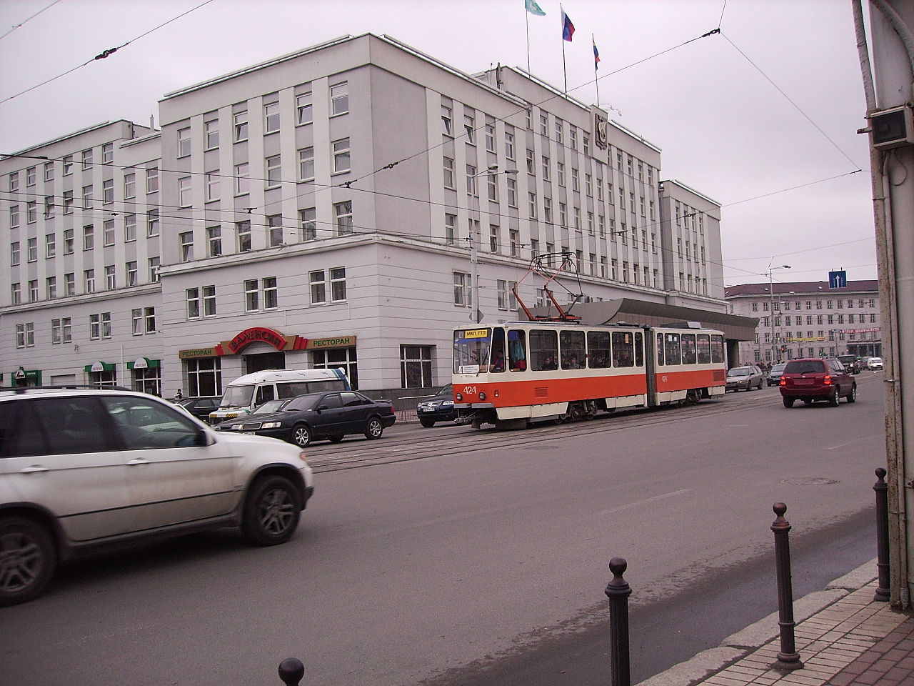 1280px-Kaliningrad_town_hall_and_tram424