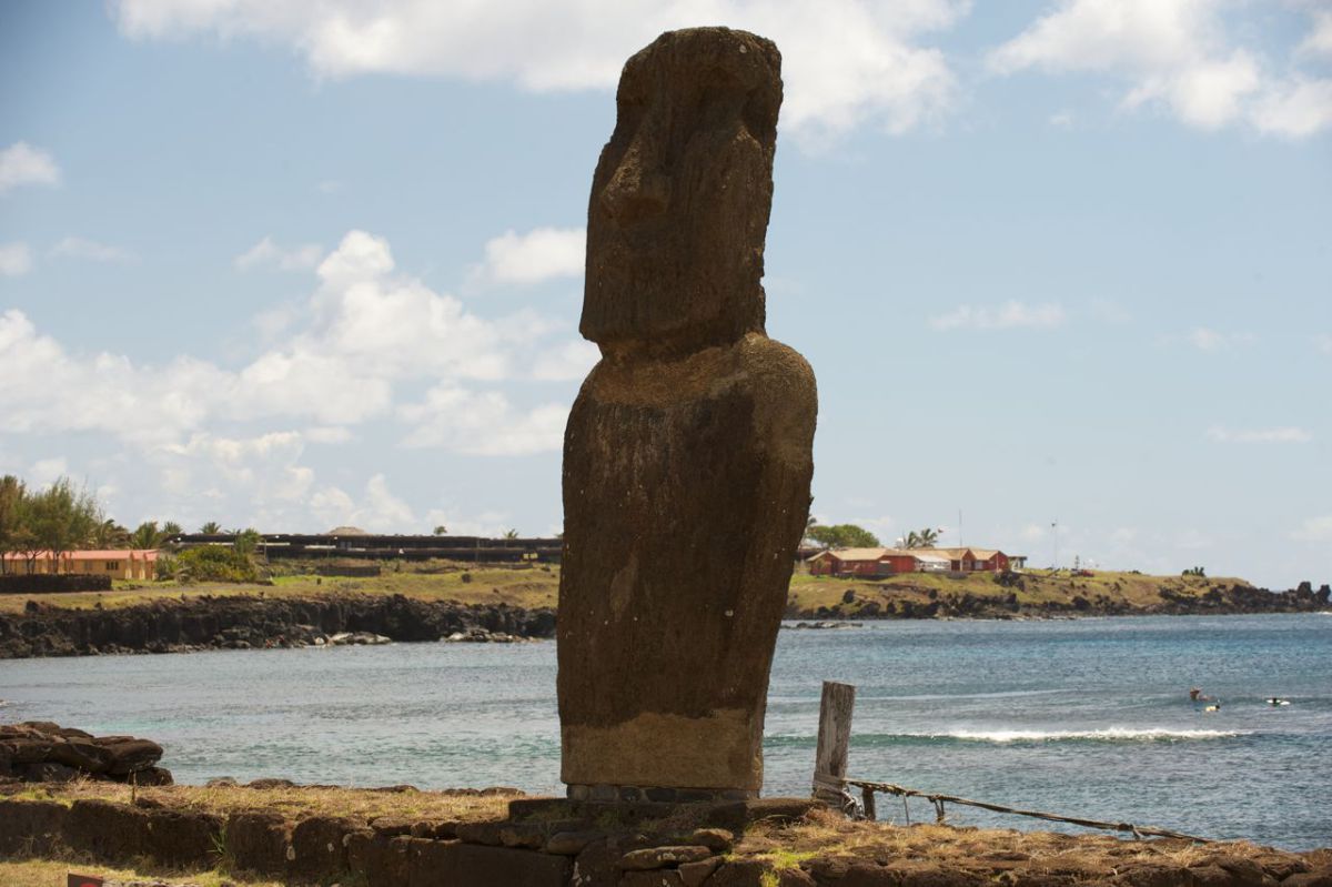 3-pierwszy-zobaczony-posag-moai-ahu-tautira-przy-porcie
