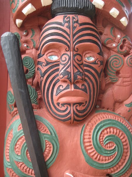 4068338-Maori-wood-face-carving-1